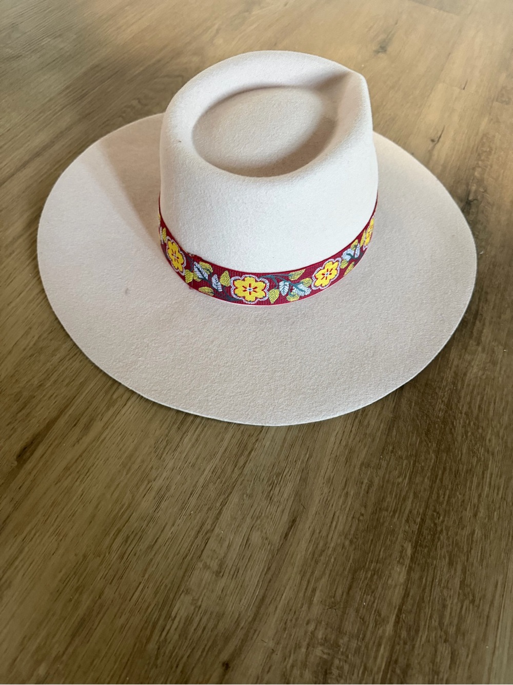 AKIRA Cream Wide Brim Felt Hat with Red Floral Band